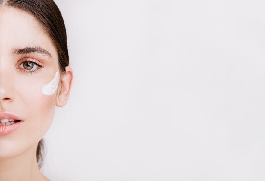 Reinigungsschaum für das Gesicht: Was hilft bei Akne?